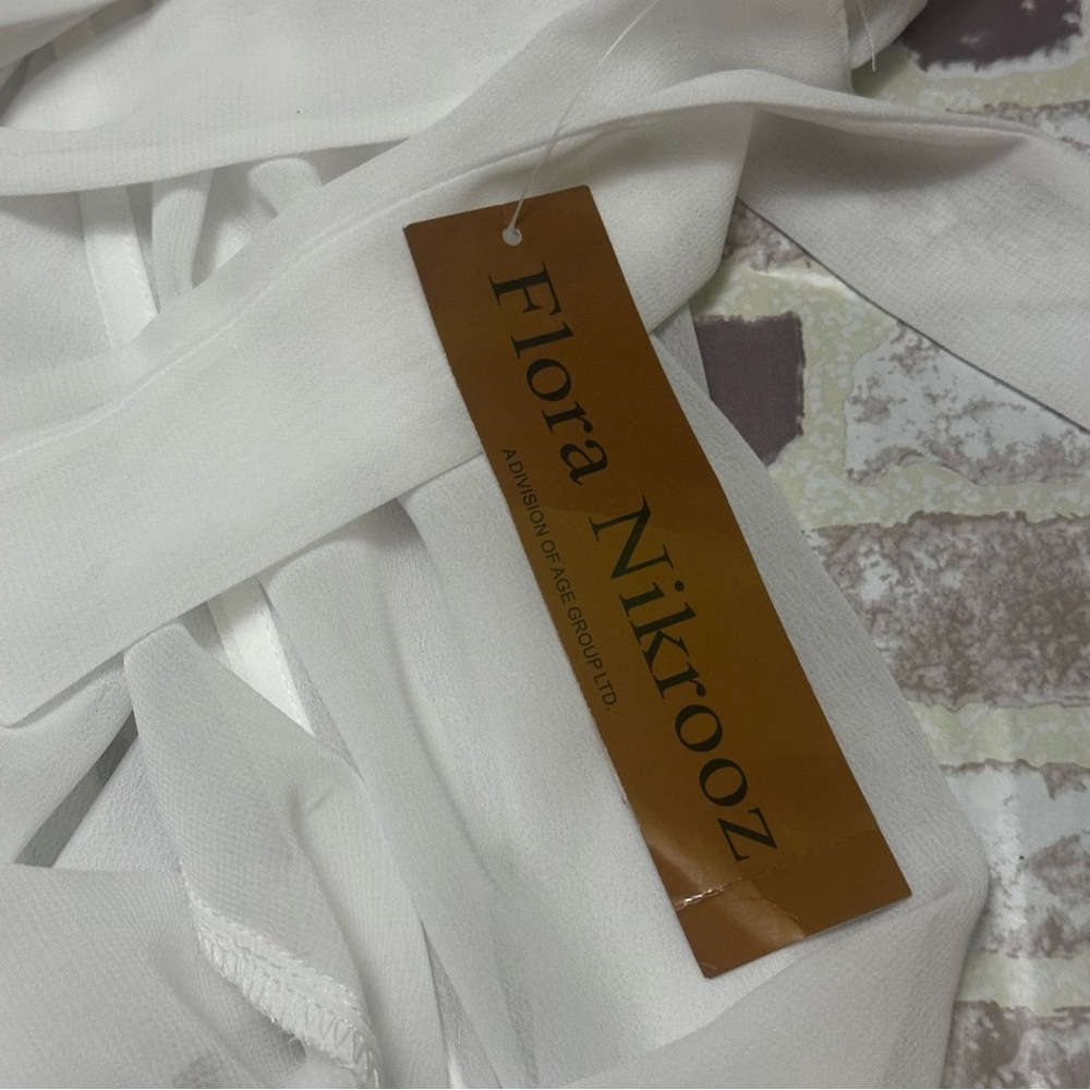 Flora Nikrooz Women’s White Ruffled Robe size S/M - Picture 5 of 5